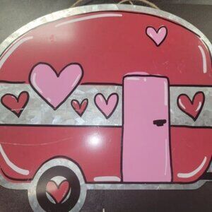 Heart-Themed Metal Camper Hanging Decoration For Valentines Day Or Home Décor
